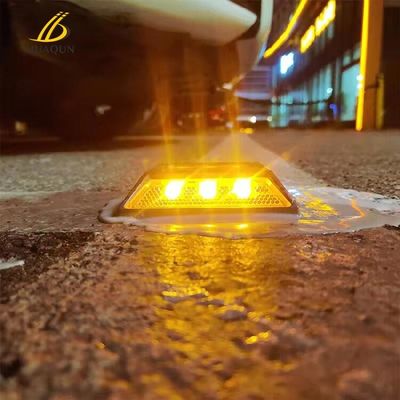 購入 道路交通安全警告のための鋳型アルミニウムLED太陽光道路ストッド オンライン製造