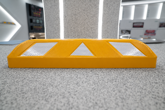 買う Durable Rubber Parking Block for Asphalt & Concrete Surfaces オンライン製造